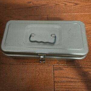 Vintage Unbranded  11"L X  5" W X 4" H Metal Fishing, Tackle Box. Storage Also